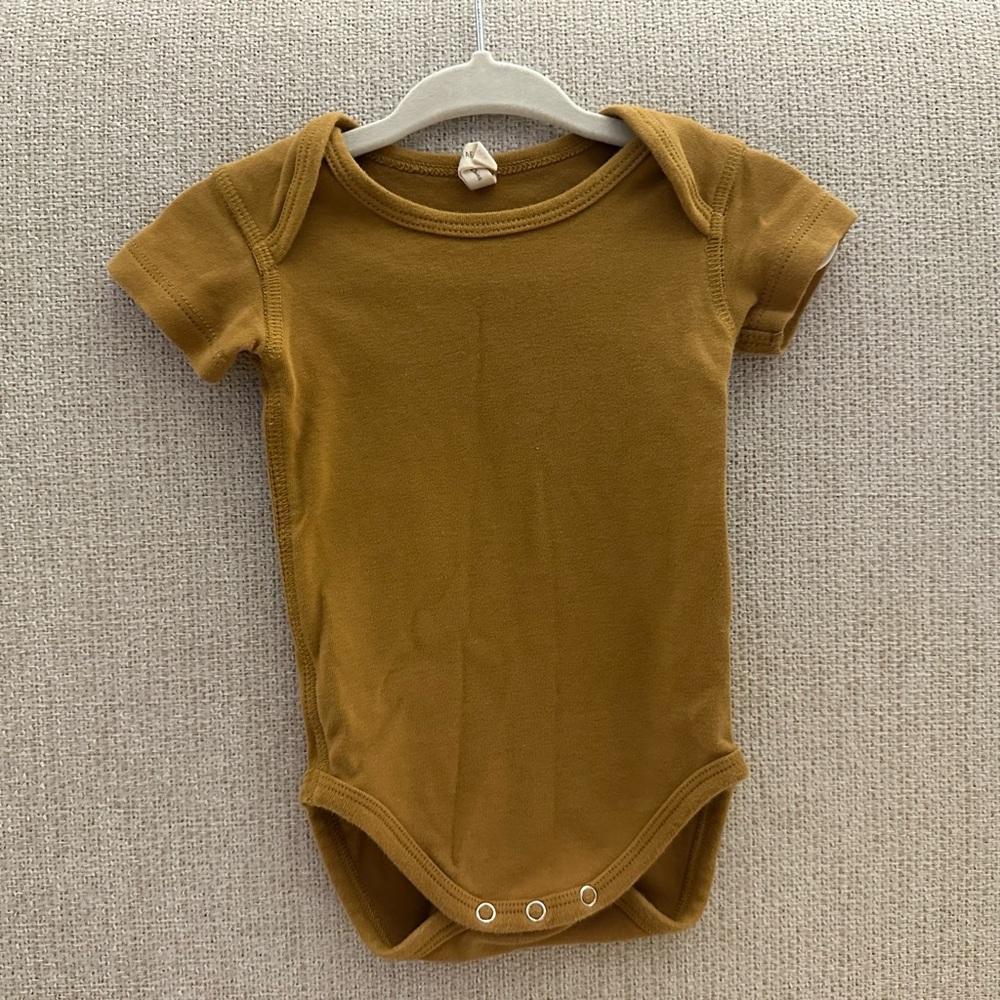 Quincy Mae short sleeve bodysuit